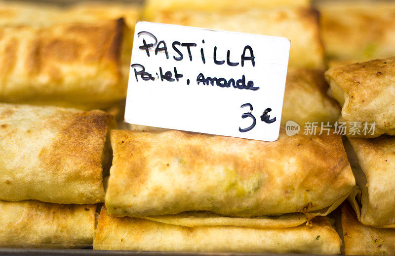 摩洛哥/北非食物:Pastilla (B’steya)特写，价格标志